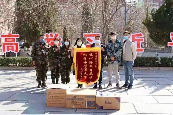 春暉遍澤桃李樹(shù)，碩果滿(mǎn)掛瓊瑤枝！