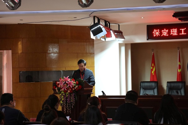 2022年3月26日14點(diǎn)，第十二屆全國(guó)大學(xué)生電子商務(wù)“創(chuàng)新、創(chuàng)意及創(chuàng)業(yè)”挑戰(zhàn)賽保定理工學(xué)院校賽決賽在一教211報(bào)告廳順利舉行。