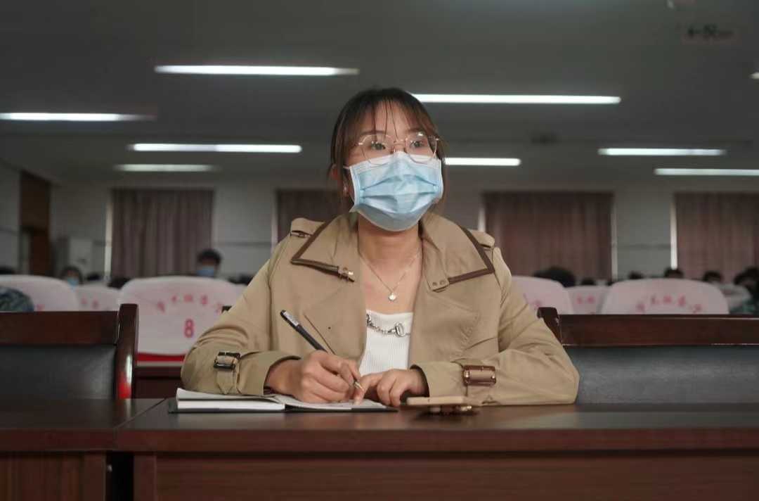 我校組織收聽收看慶祝中國(guó)共青團(tuán)成立100周年大會(huì)上直播