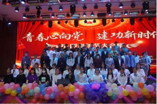談一別奮斗路 聚四載同窗情  ——保定理工學(xué)院2022屆畢業(yè) 生歡送會(huì)