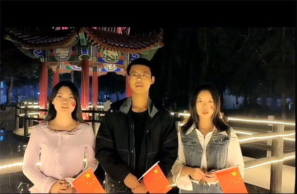我與祖國合張影，一聲祝福送祖國