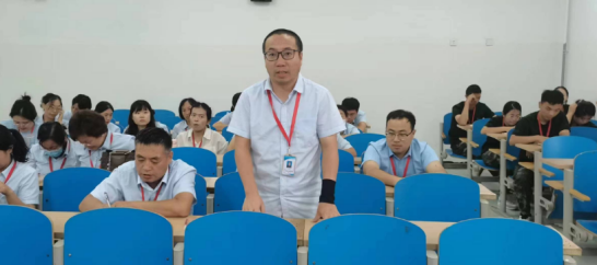 “服務(wù)質(zhì)量、工作態(tài)度、履職盡責(zé)”階段性總結(jié)會(huì)