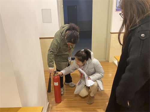 實(shí)驗(yàn)室建設(shè)穩(wěn)步進(jìn)行，安全檢查嚴(yán)陣以待
