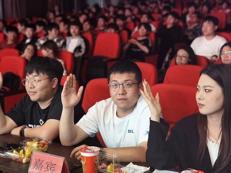 “不忘初心，砥礪前行”——保定理工學(xué)院藝術(shù)學(xué)院“第二屆團(tuán)總支學(xué)生會(huì)”換屆選舉大會(huì)暨表彰大會(huì)