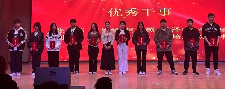 “不忘初心，砥礪前行”——保定理工學(xué)院藝術(shù)學(xué)院“第二屆團(tuán)總支學(xué)生會(huì)”換屆選舉大會(huì)暨表彰大會(huì)