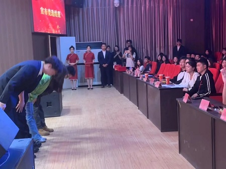 “不忘初心，砥礪前行”——保定理工學(xué)院藝術(shù)學(xué)院“第二屆團(tuán)總支學(xué)生會(huì)”換屆選舉大會(huì)暨表彰大會(huì)