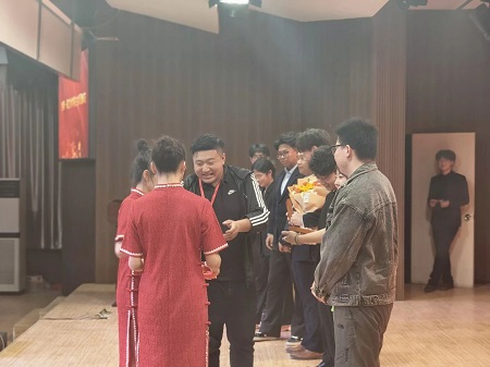 “不忘初心，砥礪前行”——保定理工學(xué)院藝術(shù)學(xué)院“第二屆團(tuán)總支學(xué)生會(huì)”換屆選舉大會(huì)暨表彰大會(huì)