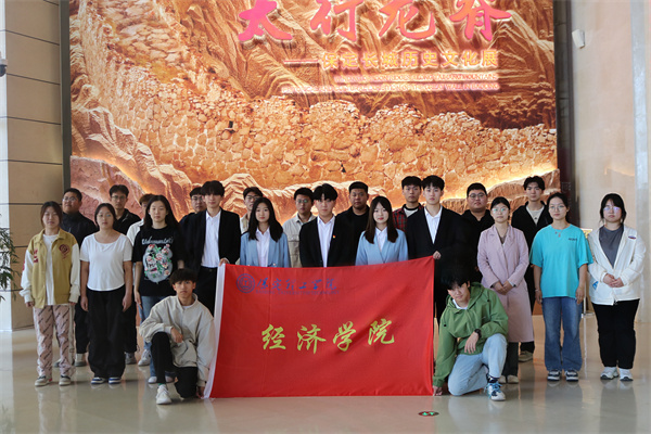 我院組織學(xué)生參加保定市博物館承辦的4月23日世界讀書(shū)日“長(zhǎng)城，你好”詩(shī)文誦讀活動(dòng)