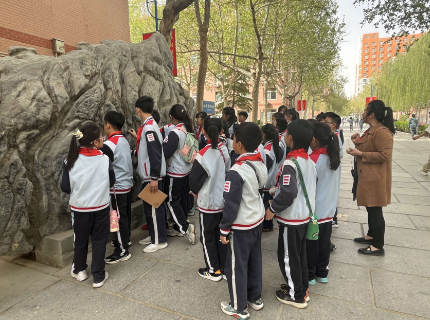 地質(zhì)館迎接址舫頭小學(xué)的隊員們開展“世界地球日”科普研學(xué)實踐活動