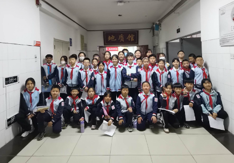 地質(zhì)館迎接址舫頭小學(xué)的隊員們開展“世界地球日”科普研學(xué)實踐活動