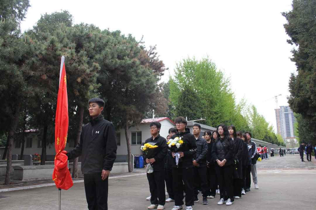 保定理工學(xué)院|管理學(xué)院|憶苦思甜祭烈士，風(fēng)起清明表哀思