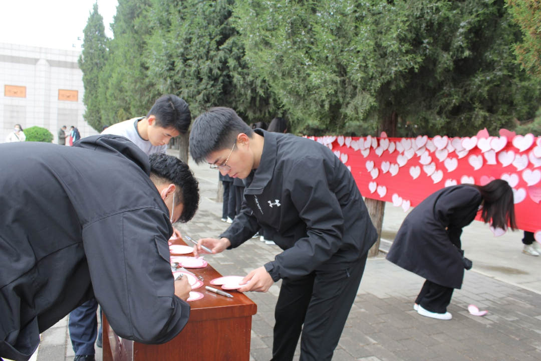保定理工學(xué)院|管理學(xué)院|憶苦思甜祭烈士，風(fēng)起清明表哀思