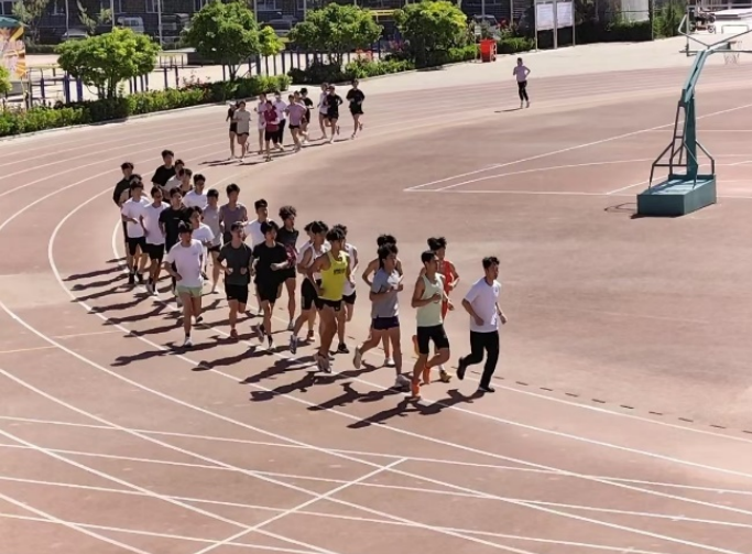 保定理工學(xué)院田徑隊(duì)與河北農(nóng)業(yè)大學(xué)田徑隊(duì)舉行田徑交流賽
