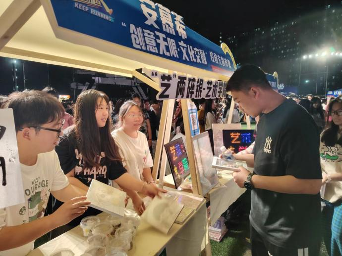 青春校園|創(chuàng)意無限，文化交融—保定理工學(xué)院首屆文創(chuàng)市集圓滿結(jié)束