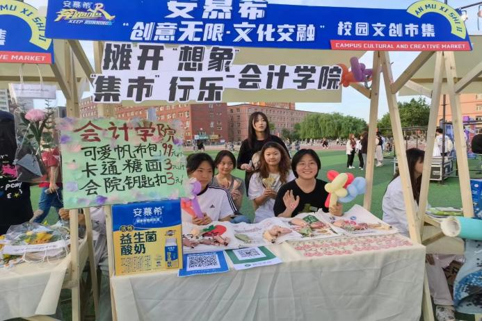 青春校園|創(chuàng)意無限，文化交融—保定理工學(xué)院首屆文創(chuàng)市集圓滿結(jié)束