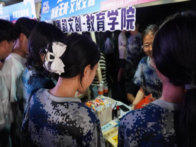 青春校園|創(chuàng)意無限，文化交融—保定理工學(xué)院首屆文創(chuàng)市集圓滿結(jié)束