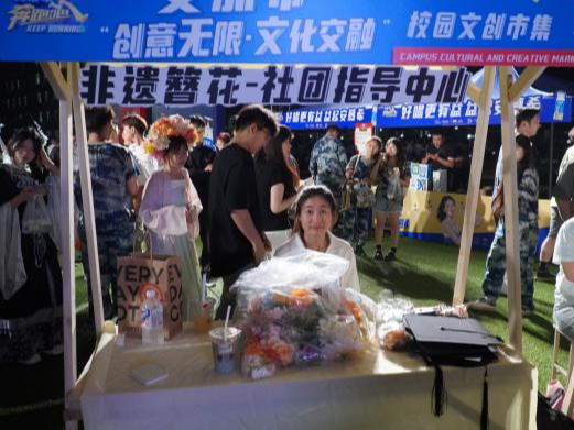 青春校園|創(chuàng)意無限，文化交融—保定理工學(xué)院首屆文創(chuàng)市集圓滿結(jié)束