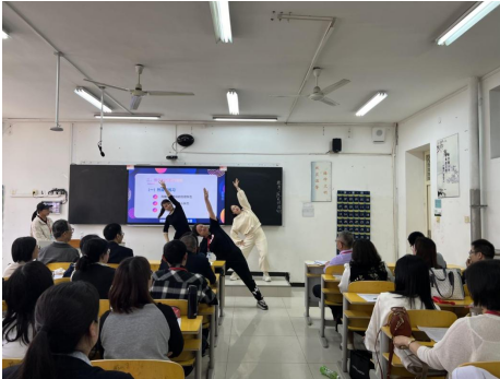 加強(qiáng)觀摩示范效應(yīng)，助力青年教師提高
