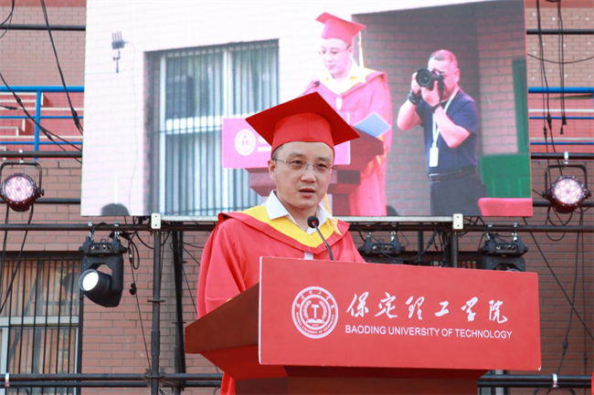 勇毅奮楫新時代，書寫人生新篇章——我校舉辦2024屆學(xué)生畢業(yè)典禮暨學(xué)位授予儀式