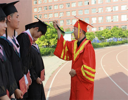 保定理工學(xué)院藝術(shù)學(xué)院 “青春不散場，未來皆可期”2024屆畢業(yè)典禮暨學(xué)位授予儀式