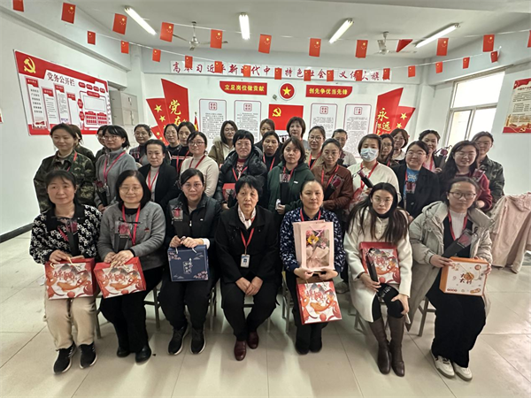 凝聚奮進(jìn)力量 書(shū)寫(xiě)巾幗榮光--保定理工學(xué)院校領(lǐng)導(dǎo)走訪慰問(wèn)女教職工送上“三八”國(guó)際勞動(dòng)?jì)D女節(jié)祝福