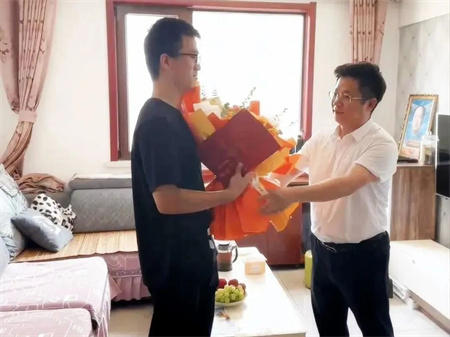 熱烈祝賀！保定理工學(xué)院藝術(shù)學(xué)院 0001 號錄取通知書已送達(dá)