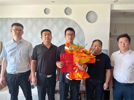 熱烈祝賀！保定理工學(xué)院藝術(shù)學(xué)院 0001 號錄取通知書已送達(dá)