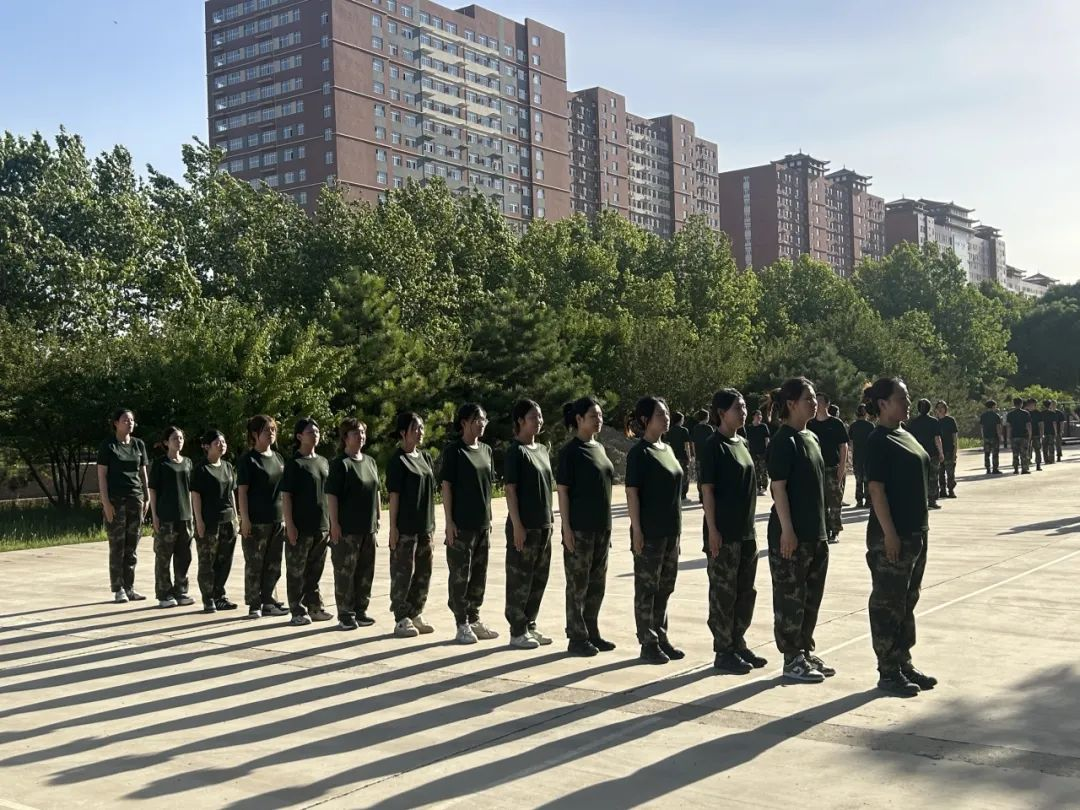 勇毅堅(jiān)韌鋼如鐵,磨礪青春熱血燃——新入職輔導(dǎo)員培訓(xùn)第三天