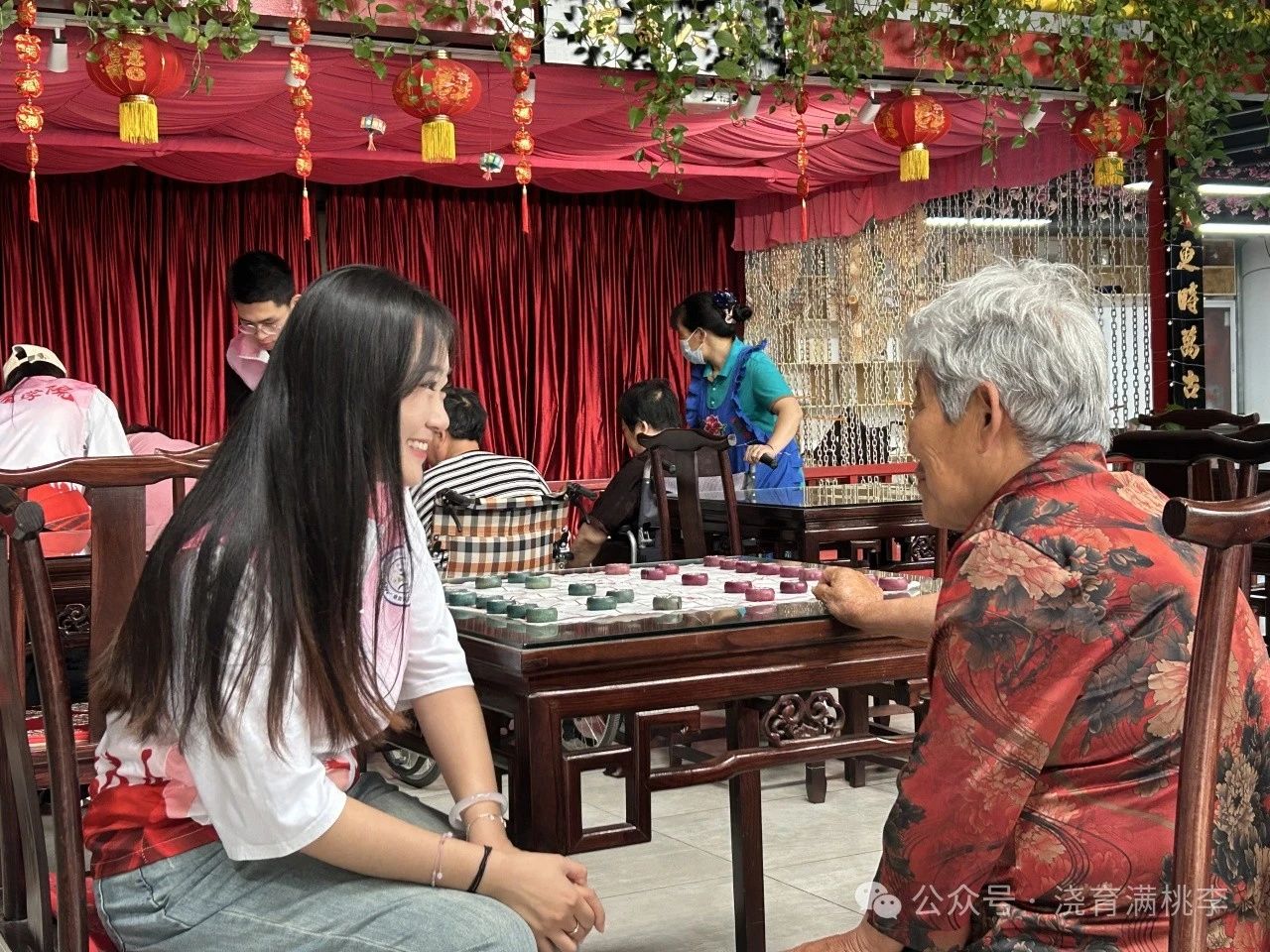 “揚(yáng)愛老美德，獻(xiàn)志愿精神”