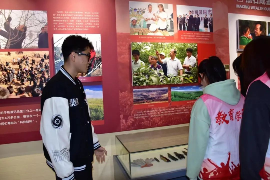 學(xué)李保國精神 做四有好老師 育時代新人
