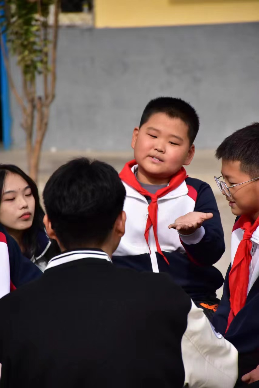 勇?lián)鷷r(shí)代使命，傳遞教育力量——鄭家莊小學(xué)支教活動(dòng)