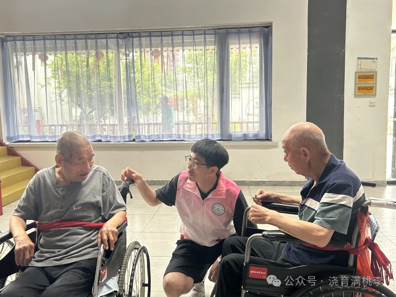 “揚(yáng)愛老美德，獻(xiàn)志愿精神”