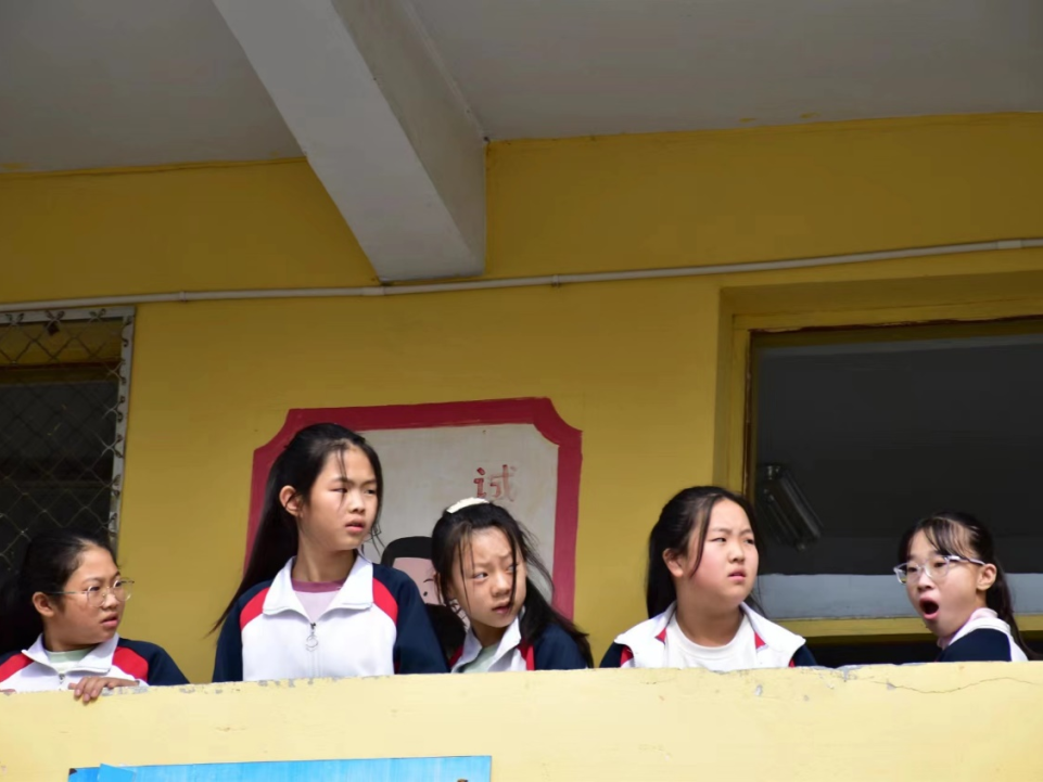 勇?lián)鷷r(shí)代使命，傳遞教育力量——鄭家莊小學(xué)支教活動(dòng)