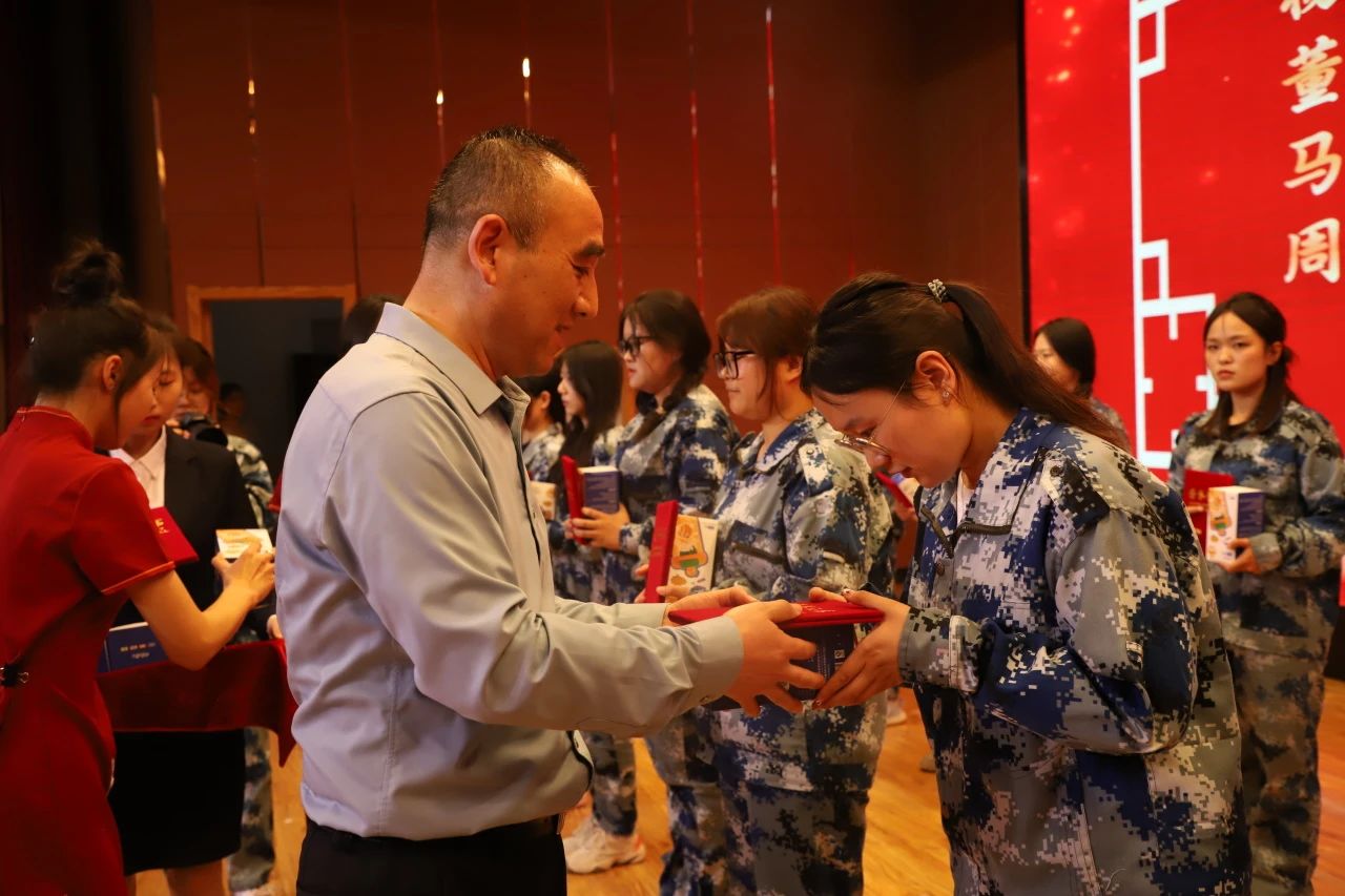 以“實(shí)踐”賦能 涵養(yǎng)優(yōu)秀學(xué)風(fēng)——“賡續(xù)教育初心 踔厲奮發(fā)向未來(lái)”2023學(xué)年實(shí)習(xí)表彰大會(huì)圓滿結(jié)束