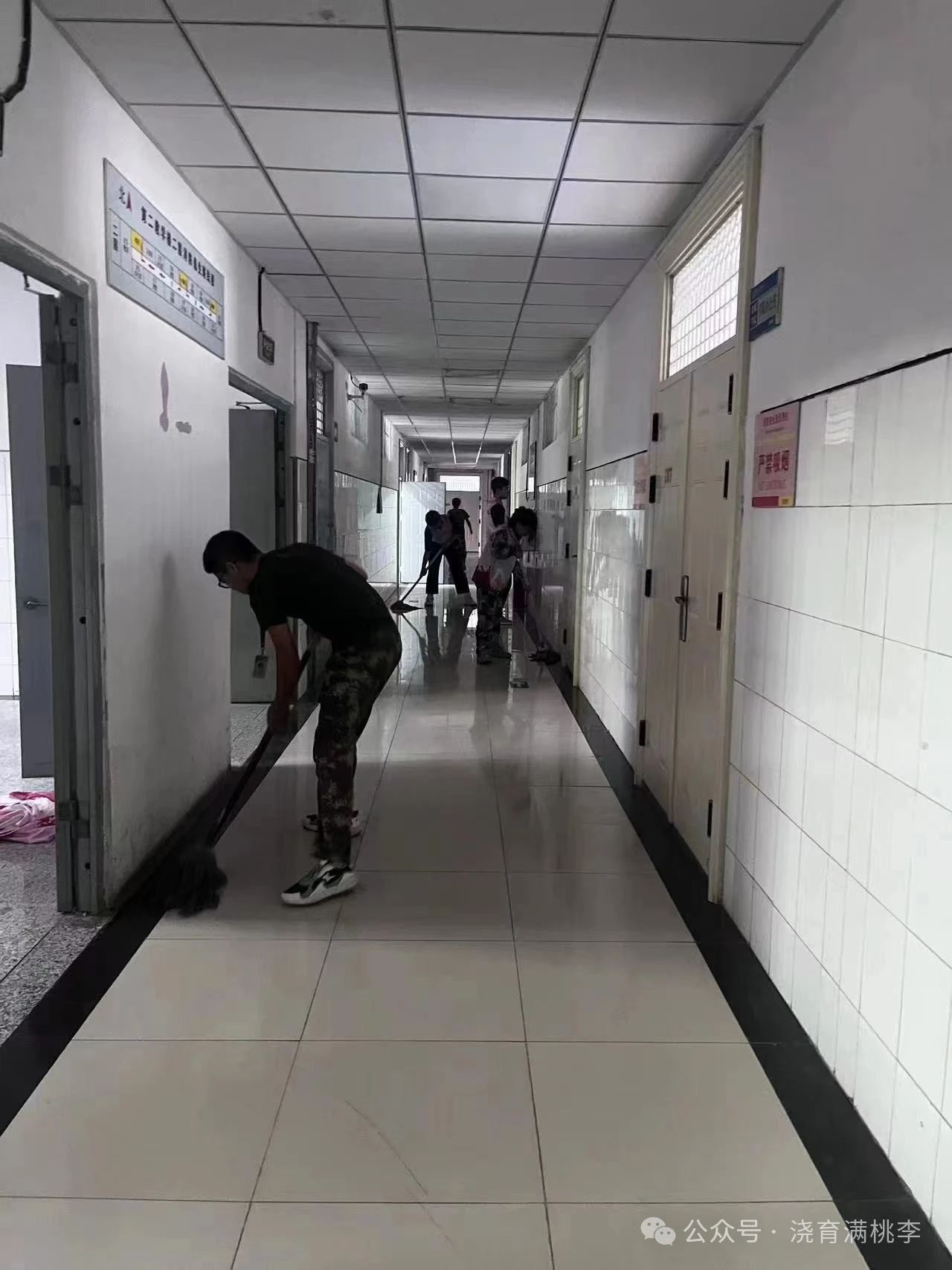 勞動踐于行，美德鑄于心