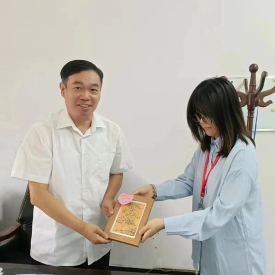 老師，請(qǐng)簽收教師節(jié)禮物