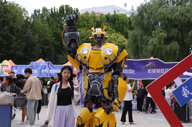 揚(yáng)帆啟錦程 筑夢(mèng)正青春——保定理工學(xué)院喜迎2024級(jí)新生