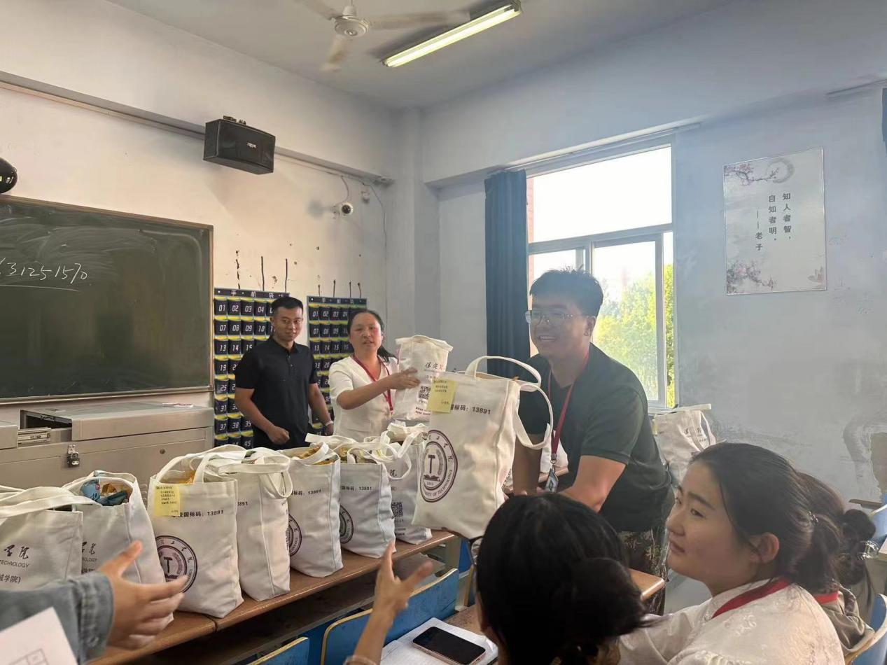 保定理工學(xué)院會(huì)計(jì)學(xué)院統(tǒng)一戰(zhàn)線召開(kāi)迎中秋節(jié)·慶教師節(jié)暨新學(xué)期工作布置會(huì)
