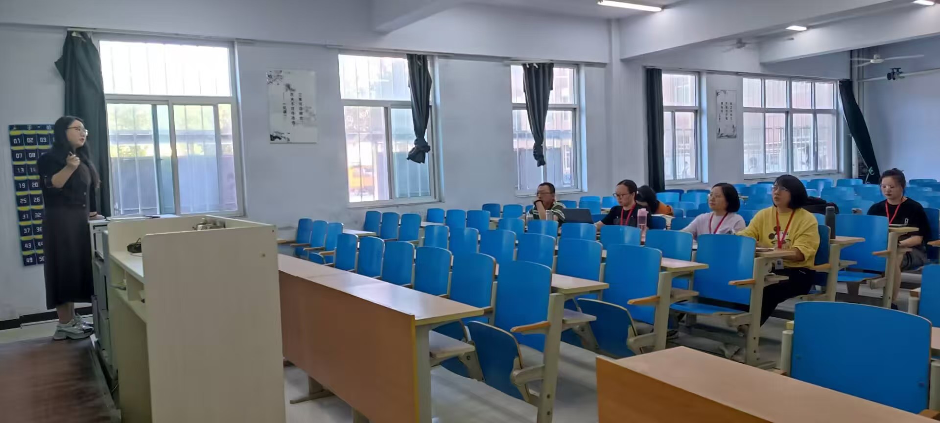 新生力量綻華彩 精彩點(diǎn)評助成長 ——會(huì)計(jì)學(xué)院新教師課程驗(yàn)收展示活動(dòng)