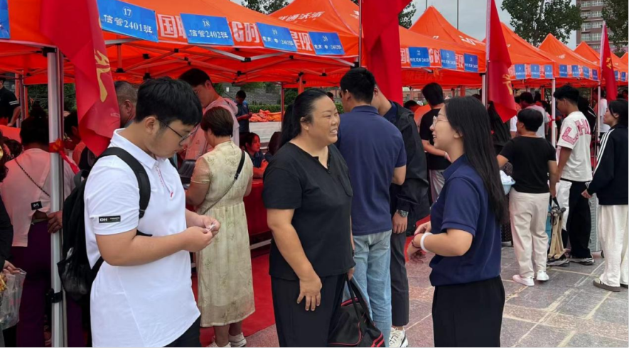 我為同學(xué)做實事 | 管理學(xué)院“同伴成長,暖心起航