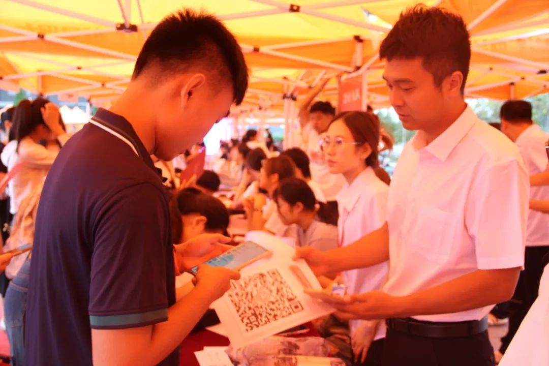 會計學院“攜手同行,實時暖心”