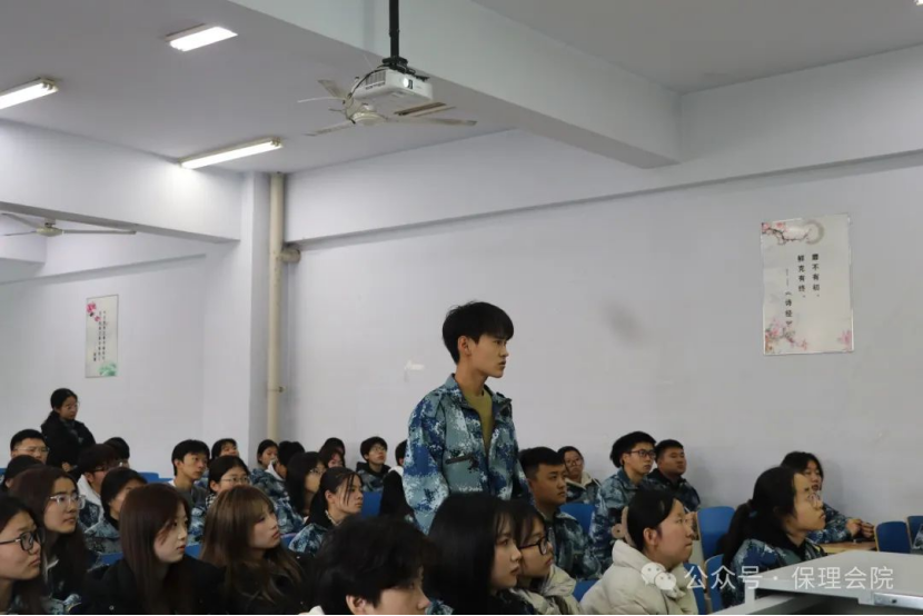 保定理工學(xué)院會計(jì)學(xué)院團(tuán)旗引領(lǐng)成長路，培訓(xùn)鑄就青春夢