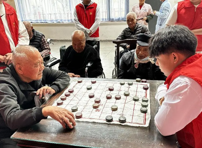 保定理工學(xué)院開辦“傳承孝老情 志愿暖人心”志愿活動