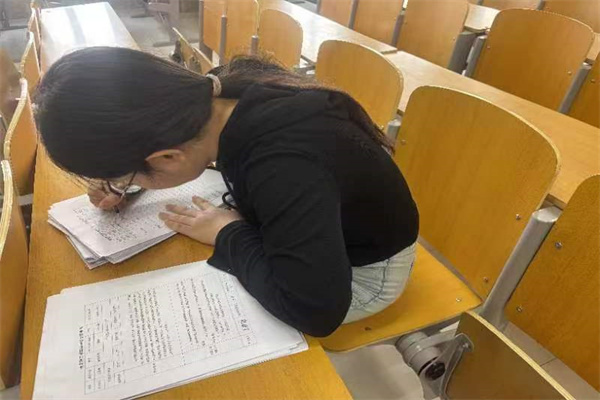 開題明思，夢想啟航 ——經(jīng)濟學院財務(wù)管理專業(yè)2025屆畢業(yè)論文開題答辯順利舉行