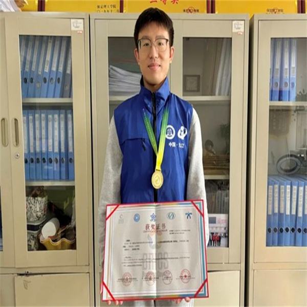 我院趙鑫旭老師在“一帶一路暨金磚國家技能發(fā)展與技術(shù)創(chuàng)新大賽”中勇奪全國一等獎，為校爭光