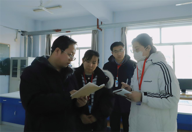 嚴(yán)檢校園設(shè)施  筑牢安全防線--保定理工學(xué)院組織開展安全大檢查