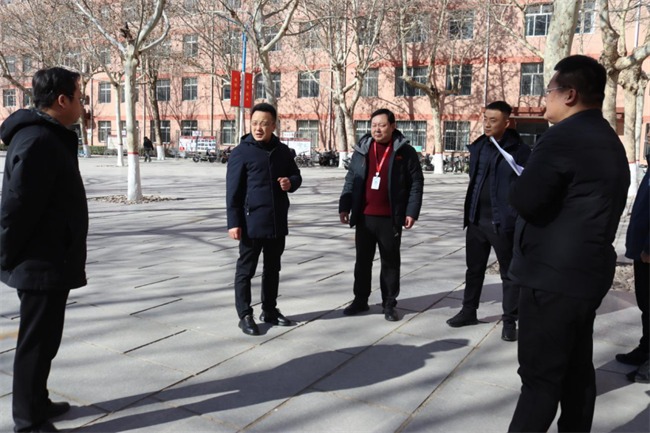 嚴(yán)檢校園設(shè)施  筑牢安全防線--保定理工學(xué)院組織開展安全大檢查