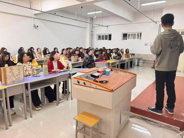 智教啟新程，匠心鑄優(yōu)課