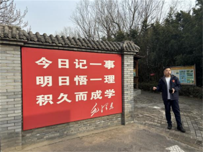 踐行雷鋒精神 奉獻(xiàn)點(diǎn)亮青春——保定理工學(xué)院開展學(xué)習(xí)雷鋒精神主題活動(dòng)