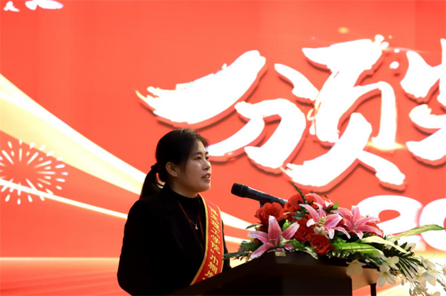 巾幗建功展芳華 杏壇筑夢(mèng)育桃李——保定理工學(xué)院“巾幗崗位建功”標(biāo)兵、先進(jìn)個(gè)人頒獎(jiǎng)典禮圓滿舉行